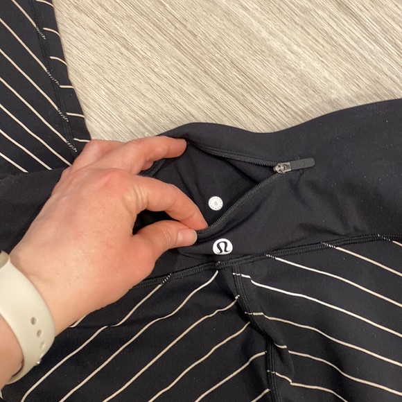 Lululemon | Black Speed Wunder Tight Reflective | Size 6 - Picture 10 of 10